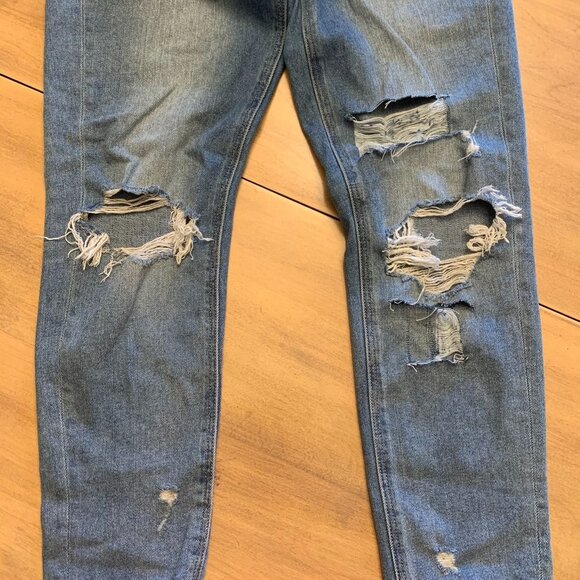 American Eagle Mom Jean Size 0 Short Distressed medium/light wash - Picture 4 of 7